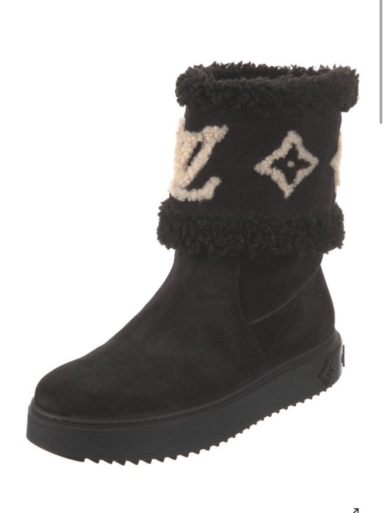 Louis Vuitton Black Shearling Monogram Snow Boots Size 38 EU NIB Louis Vuitton Black Snowdrop Suede Shearling Logo Mid-Calf Boot